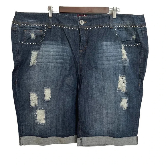 - Torrid Distressed Denim Shorts 100% Cotton Size 26 - Picture 1 of 9